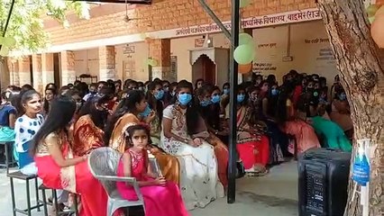 सरकारी आदेश की उड़ाई धज्ज्यिां, रोक के बावजूद स्कूल में विदाई समारोह