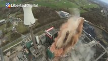 Espectacular demolición de una antigua central eléctrica en Alemania