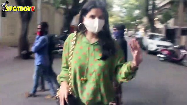 Rani Mukerji & Maheep Kapoor arrive at Anil Kapoor’s house to celebrate Sunita Kapoor’s birthday