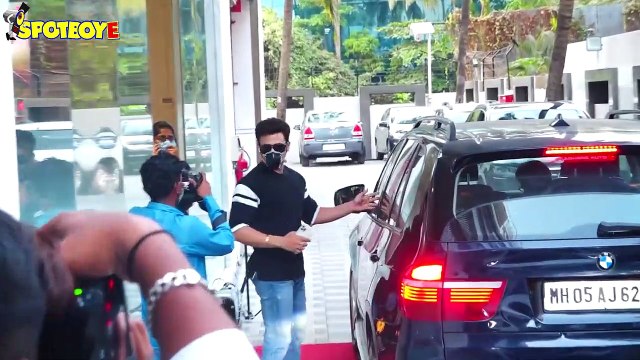 Pearl V Puri, Divya Khosla Kumar & Amyra Dastur Spotted at T- Series Office | SpotboyE