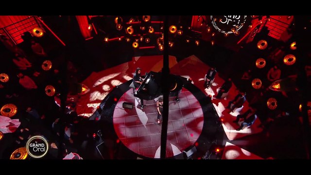 Barbara Pravi chante Voilà dans l'émission Le grand oral