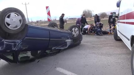 Devrilen otomobildeki 7 kişi yaralandı