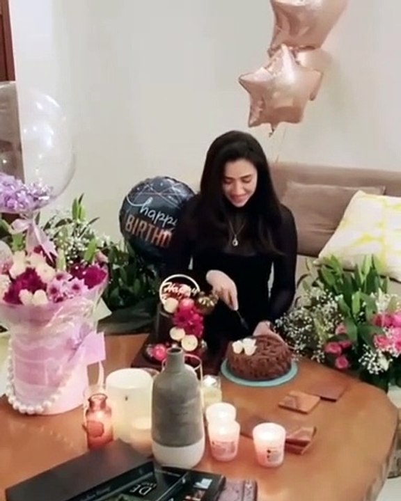 Actress Sana Javed celebrates her Birthday with friends