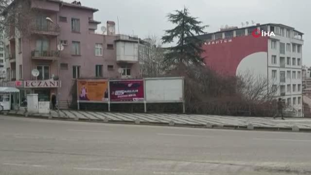 Billboardlara asılan "İstanbul Sözleşmesi Kimden Korur" afişine tepki