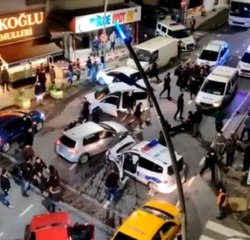 ÜMRANİYE'DE ÇEVİRMEDEN KAÇTILAR, BAŞKA POLİS OTOSUNA ÇARPIP KAZA YAPTILAR