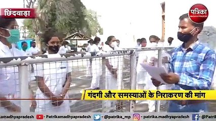 जिला अस्पताल की नर्सिंग छात्राओं ने किया प्रदर्शन