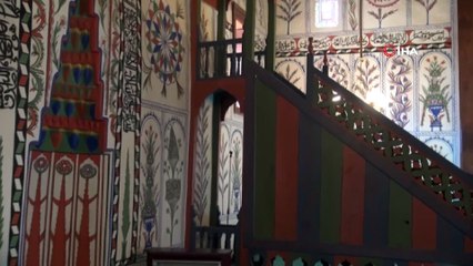 Çivi kullanılmadan yapılan tarihi ahşap cami ibadete açıldı