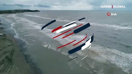 Adana'da deniz gemi atıkları nedeniyle siyaha boyandı!