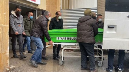 Babasını boğazından bıçaklayıp, öldürdü