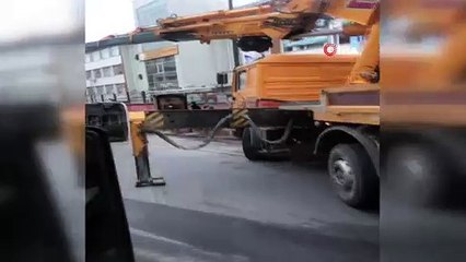 Kamyonetin devrilme anı kamerada