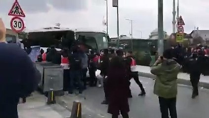 -Boğaziçili öğrenciler için yapılmak istenen açıklamaya polis müdahalesi: Çok sayıda öğrenci gözaltına alındı