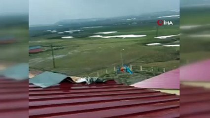 Ahlat’ta çatılar uçtu.. Yüz yüze eğitime ara verildi