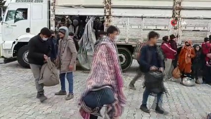 Kamyon kasasında 112 düzensiz göçmen yakalandı