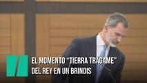 El momento 'tierra trágame' del rey en un brindis
