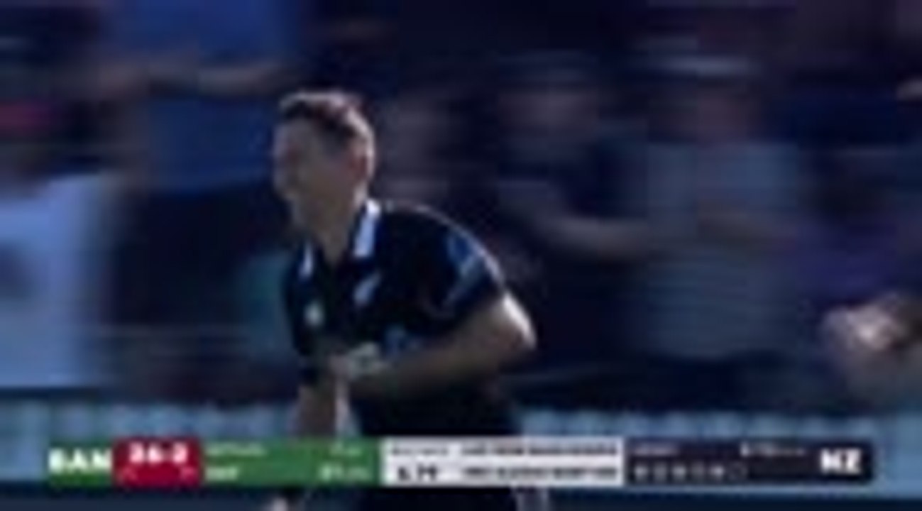 Boult's sensational one-handed catch stuns Bangladesh