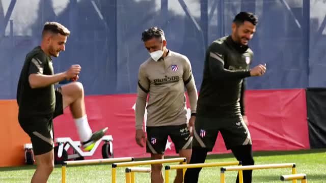 Dembelé ya entrena sobre el césped en el Atlético de Madrid