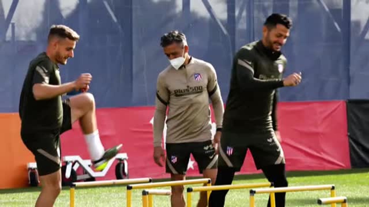 Dembelé ya entrena sobre el césped en el Atlético de Madrid