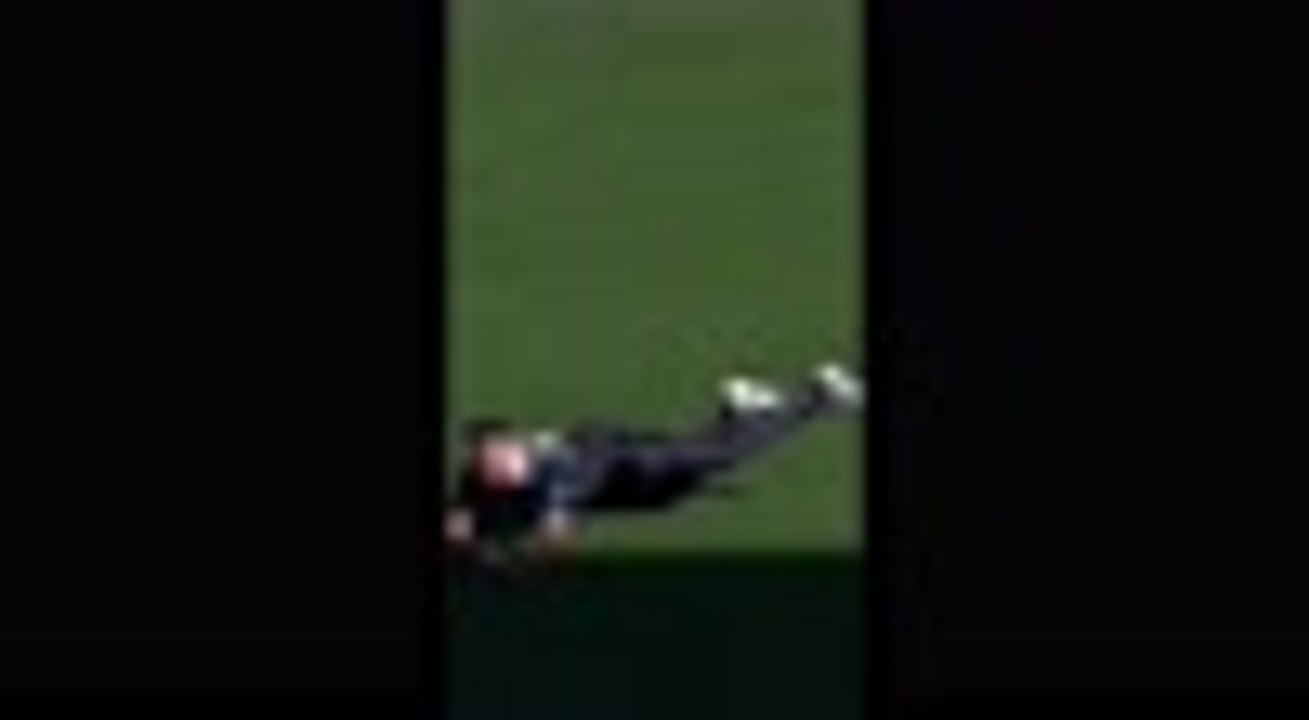 Boult's sensational one-handed catch stuns Bang...