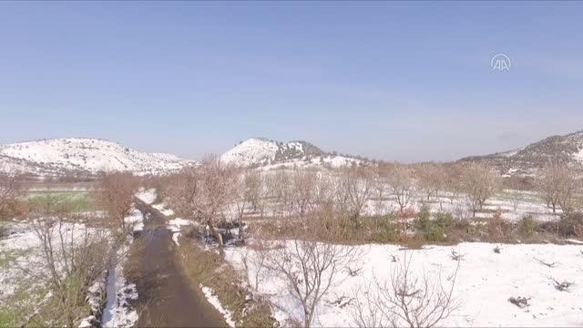 Yanık Ülke adıyla da bilinen Kula-Salihli UNESCO Global Jeoparkı beyaz örtüyle kaplandı