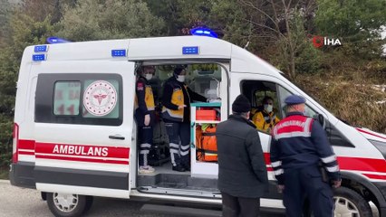 Kaygan yolda minibüs devrildi: 2 yaralı