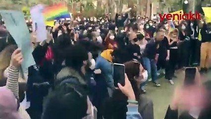 Piyasada LGBT şemsiyesi bırakmadılar! Boğaziçi gençliği bu kafaya emanet