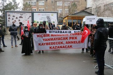 Hakkari'de HDP'liler, evlat eylemini engellemeye çalıştı