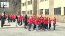 Los Reyes visitan a los alumnos de un colegio español en Andorra