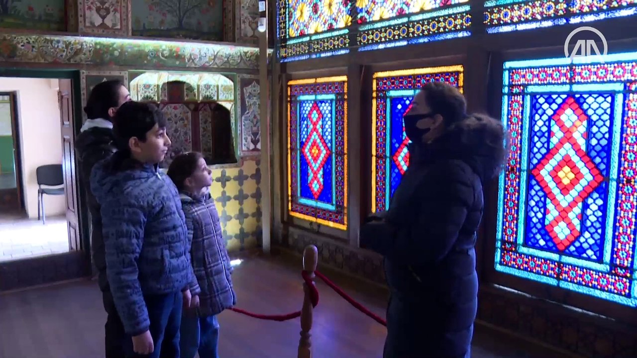 Azerbaycan'ın Dünya Kültür Mirası Listesi'ndeki Şeki Han Sarayı turist akınına uğruyor