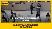 Plantada de diputats a Vox durant la intervenció de Garriga