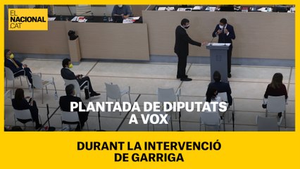 Plantada de diputats a Vox durant la intervenció de Garriga