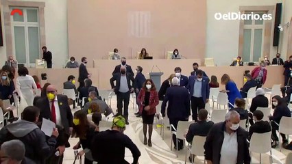 Diputados se marchan del debate de investidura en el Parlament en el turno de Vox