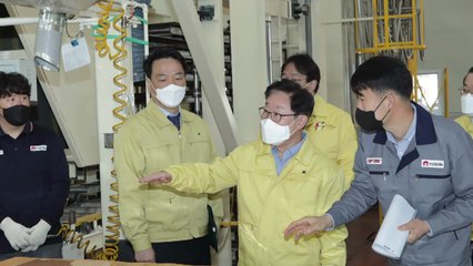 박범계 "불법 체류자도 비자 없이 코로나19 검사 가능" / YTN