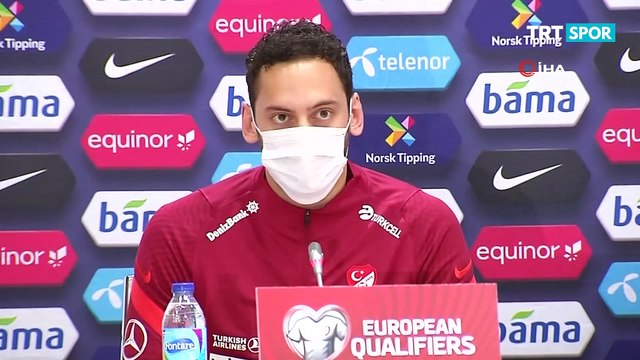 Hakan Çalhanoğlu: 'Ibrahimovic ile Burak Yılmaz'ı çift forvet oynatırdım'