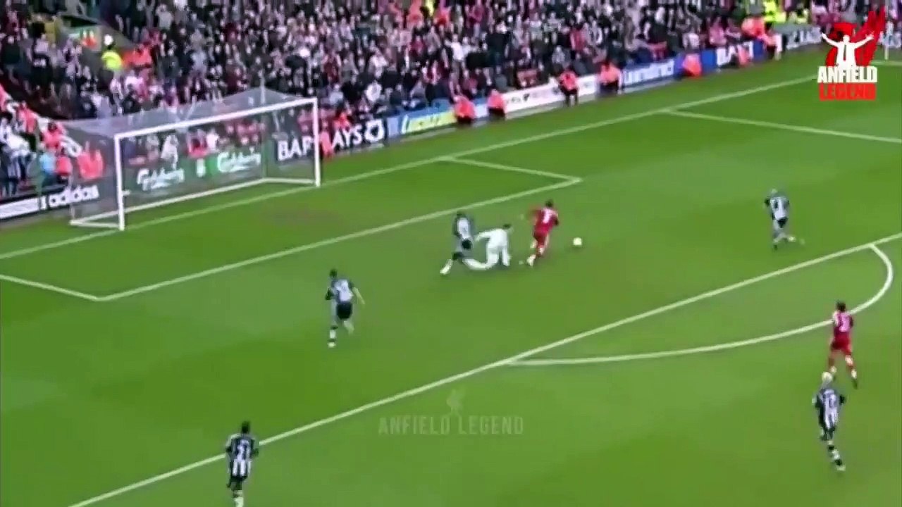 Những đường chuyền mang thương hiệu Steven Gerrard