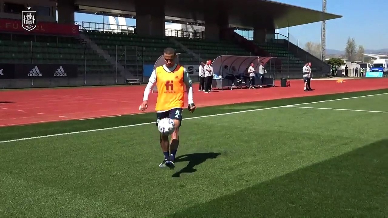 Thiago và Rodri phô diễn kỹ năng ngoạn mục