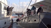 MUĞLA Bodrum Limanı'nda demirli tekne su alıp, yan yattı