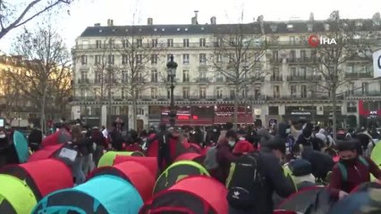 - Yüzlerce göçmen, Paris'in ortasına çadır kurdu
