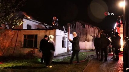 Son dakika... Bacada çıkan yangın iki katlı evi kullanılamaz hale getirdi