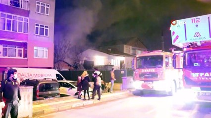 Komşusuna gitmek için çıktığı ev alev alev yandı