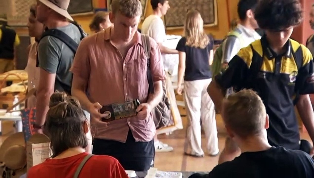 Tourists flock to NT islands, celebrating art and footy