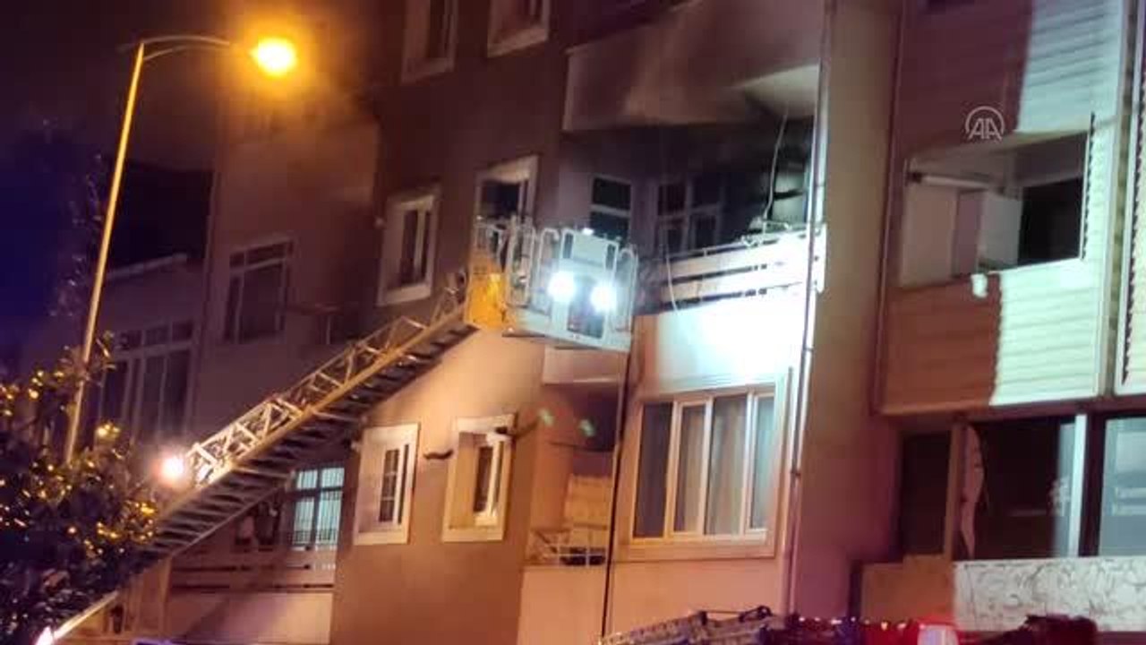 Son dakika haberleri: Üsküdar'da beş katlı binada çıkan yangında bir kişi ağır yaralandı