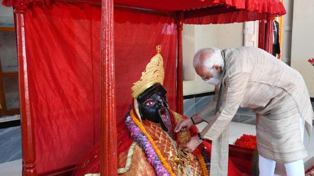 PM Modi offers prayers at Jeshoreshwari Kali Temple