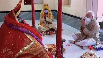 PM Modi offers prayer at Jeshoreshwari Kali temple in Bangladesh