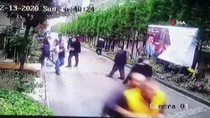 Lüks sitede boksörüm diyerek komşularına saldırdı, yaşananlar kameralara böyle yansıdı