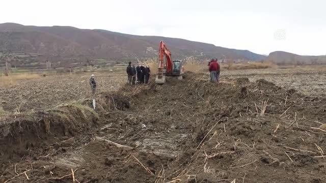 KASTAMONU - Tosya'da 10 bin dekar çeltik arazisinin su ihtiyacını karşılayan kanallar temizleniyor