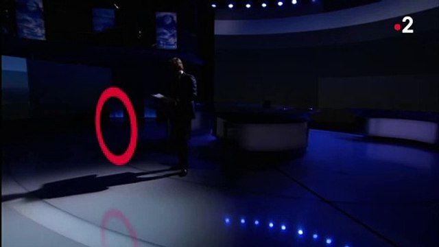 Générique du 20 Heures week-end de France 2 avec Laurent Delahousse