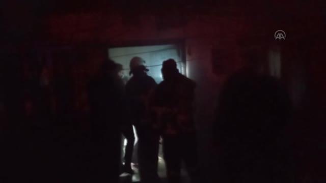 Son dakika... Yaşadığı evi ateşe verip kendini içeri kilitleyen kişiyi polis ikna ederek dışarı çıkardı
