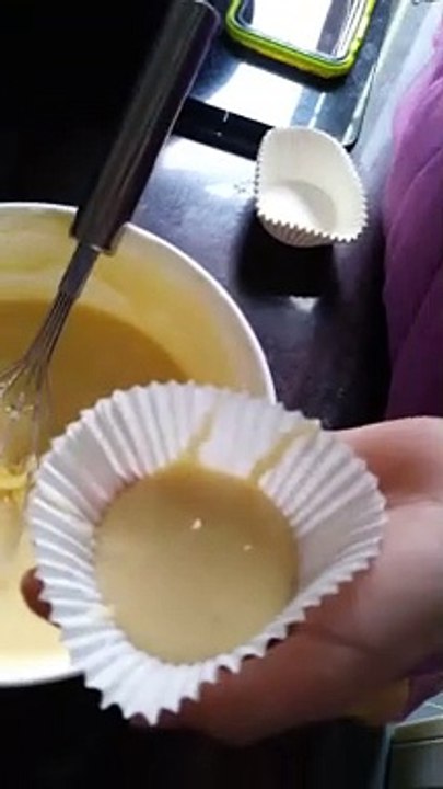 baking cupcake