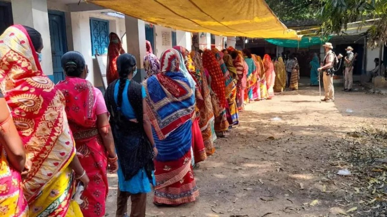 West Bengal records 51.53% voter turnout till 1 pm