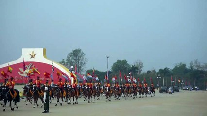 Myanmars Junta demonstriert mit Militärparade Stärke